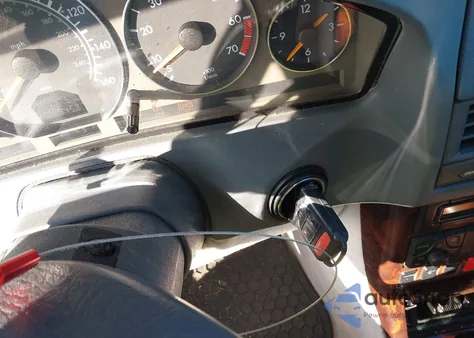 2000 Mercedes-Benz Sl 500 z USA, uszkodzony, nr VIN WDBFA68F2YF190510